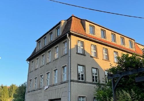 Zufahrt am unteren Kopfbau