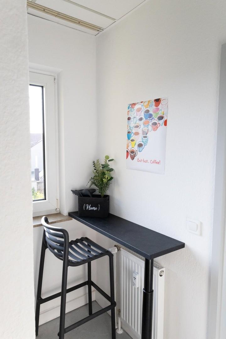 Esstisch mit Hocker