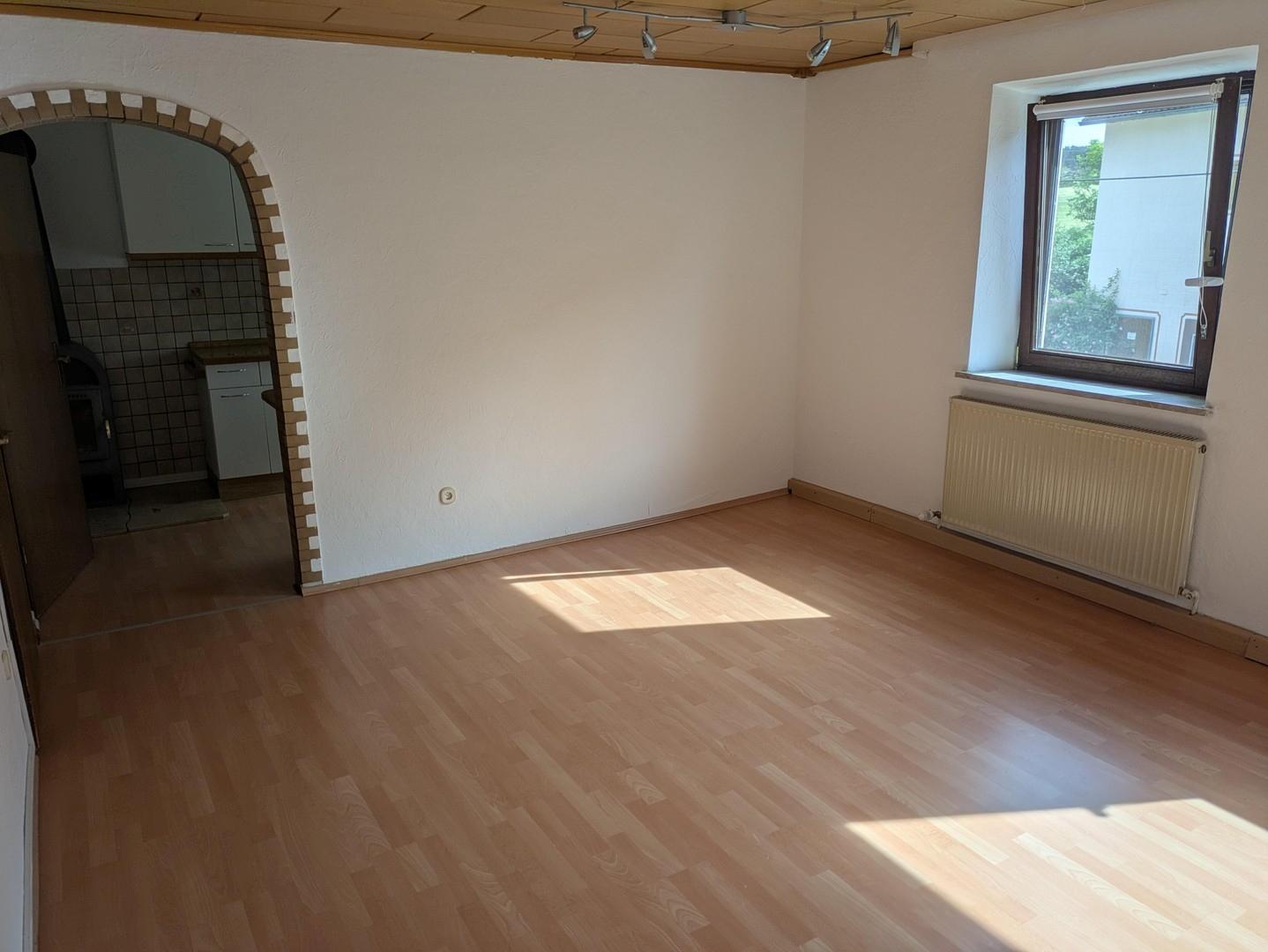 Wohnzimmer mit Zugang zur Küch