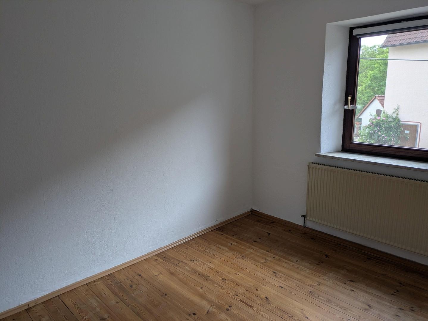 Zimmer mit Holzboden