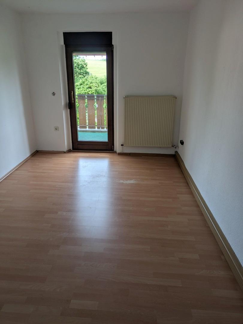 Zimmer mit Zugang zum Balkon