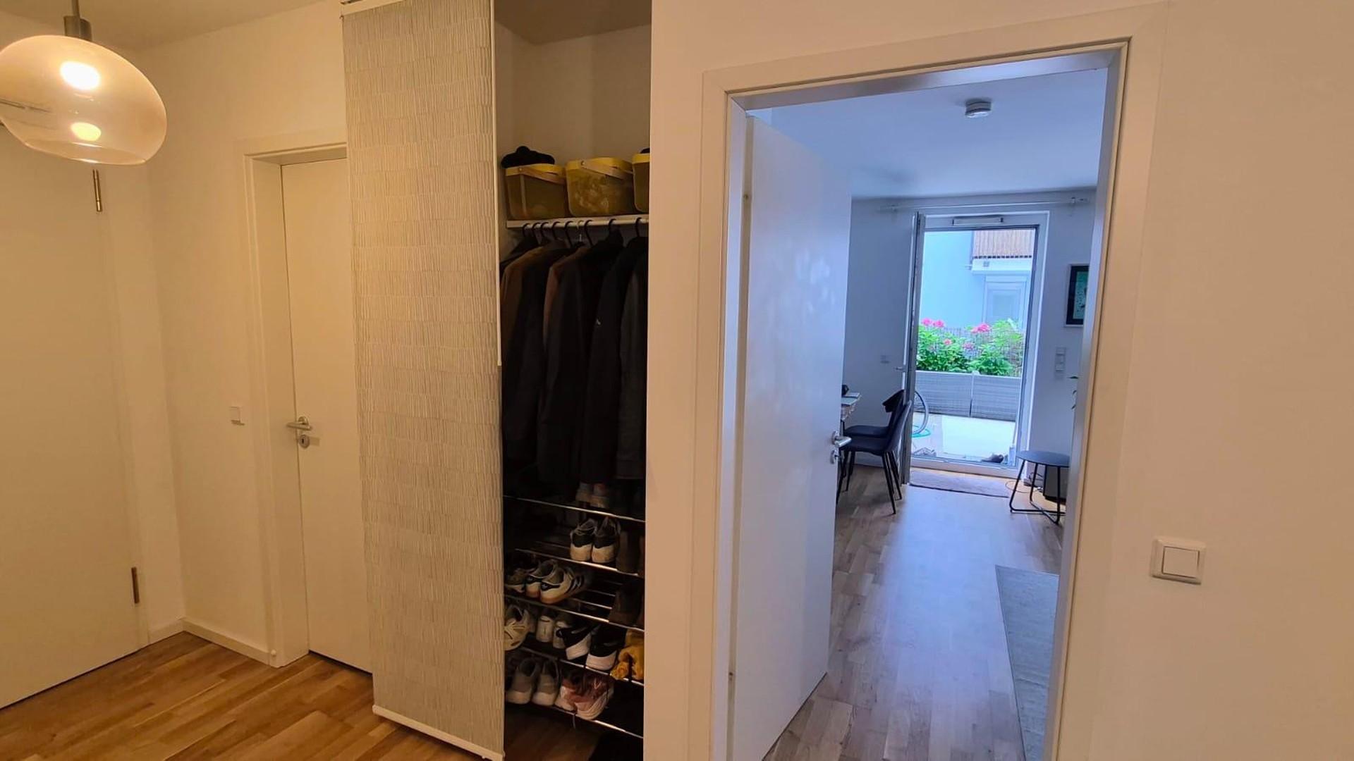 Dielenschrank