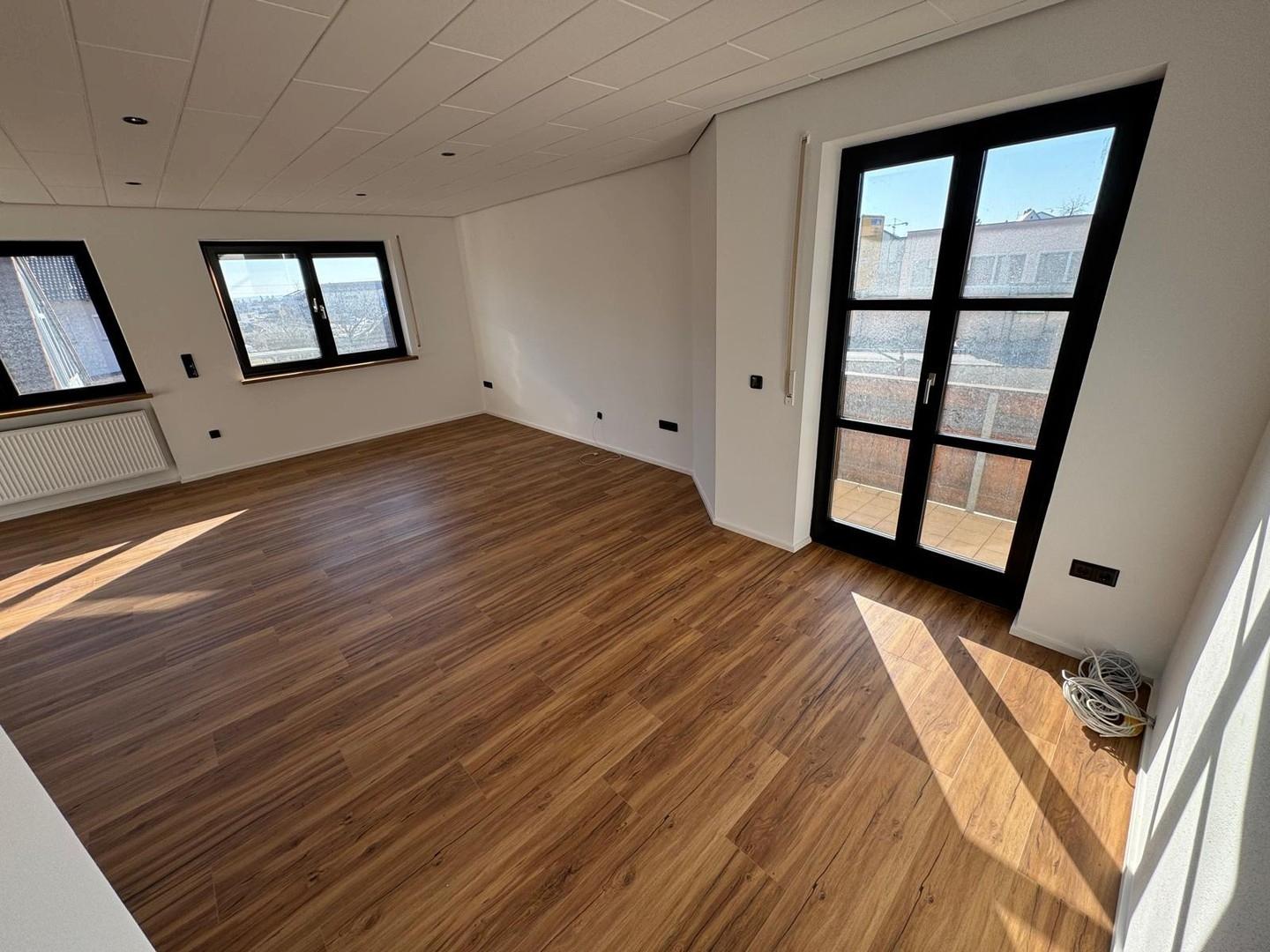 Wohnzimmer/Essbereich/Balkon