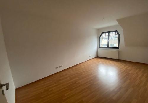 geräumiges Schlafzimmer obere Ebene