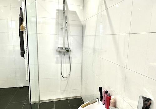 Dusche + Badewanne