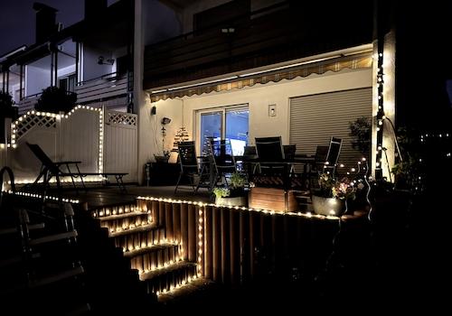 Nachtblick zur Terrasse