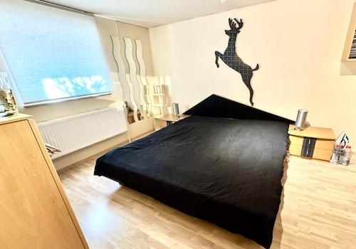 Schlafzimmer / Hobbyraum?