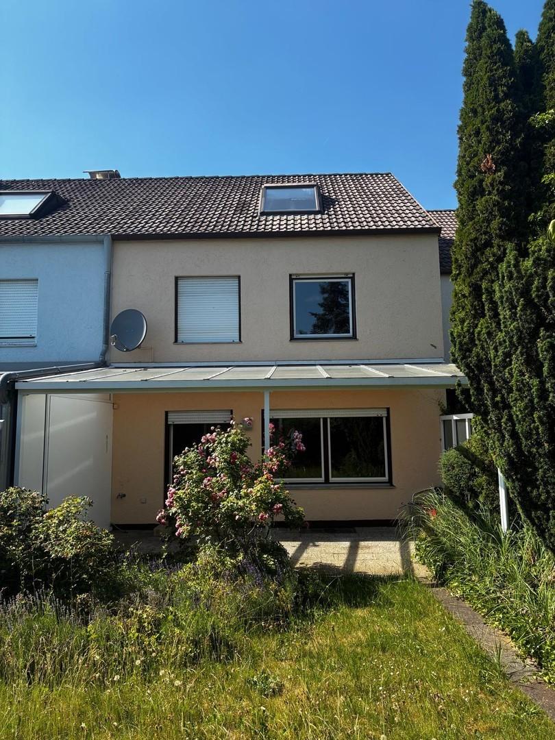 Rückansicht mit Terrassendach