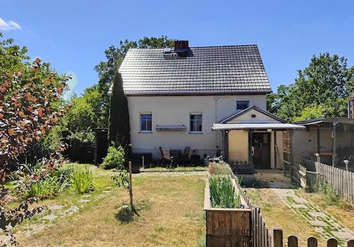 Wohnhaus hinten Garten