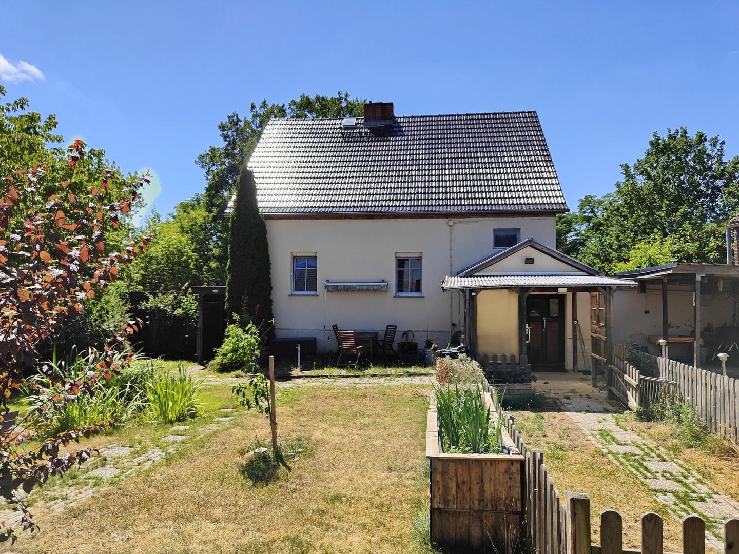 Wohnhaus hinten Garten