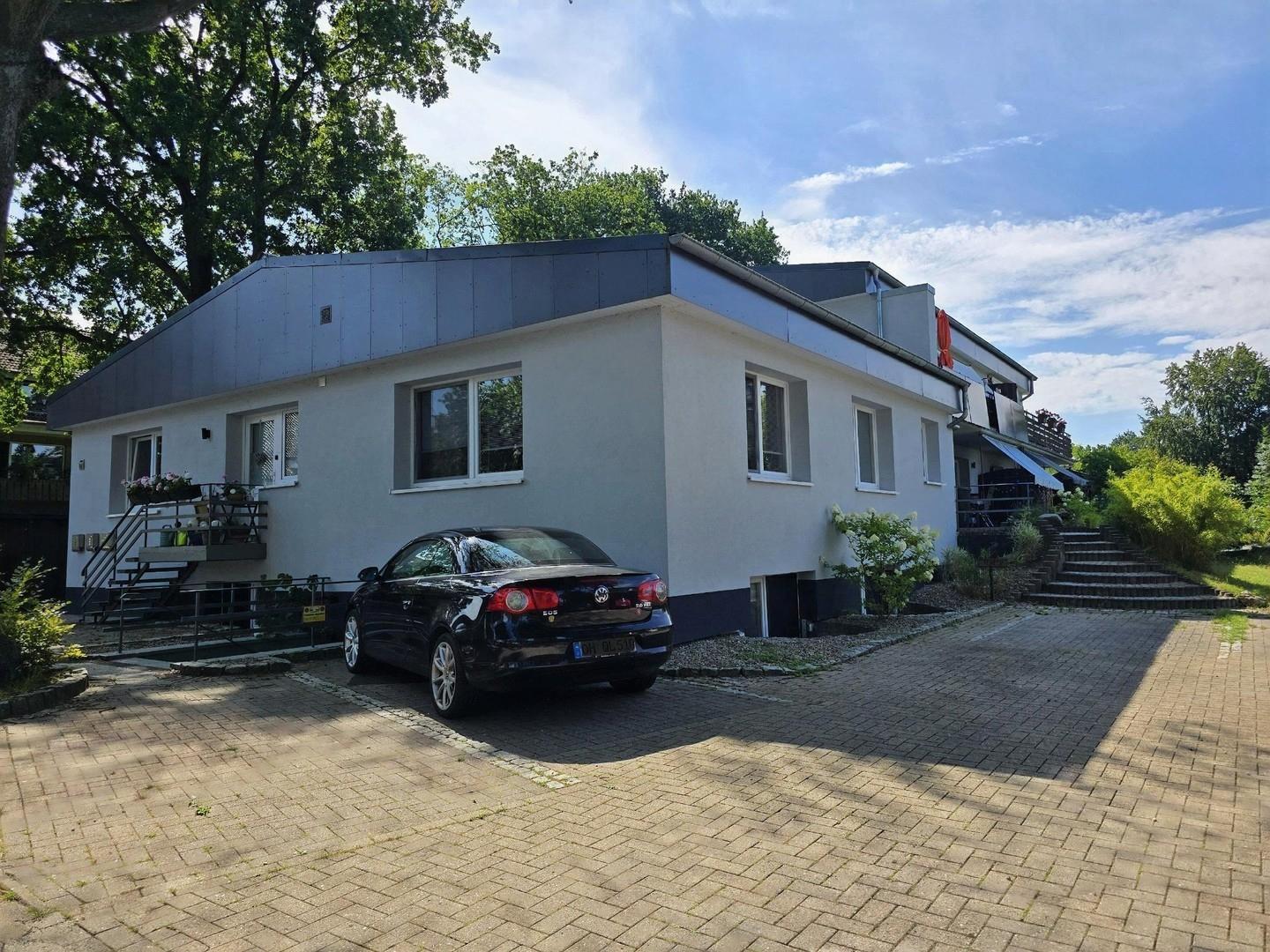 Nord-West Ansicht 2 Stellplätz