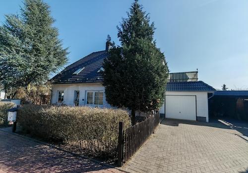 Frontansicht mit Garage