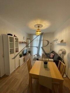 Wohnzimmer mit Balkon