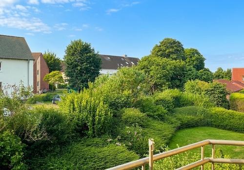 Ausblick vom Balkon ins Grüne