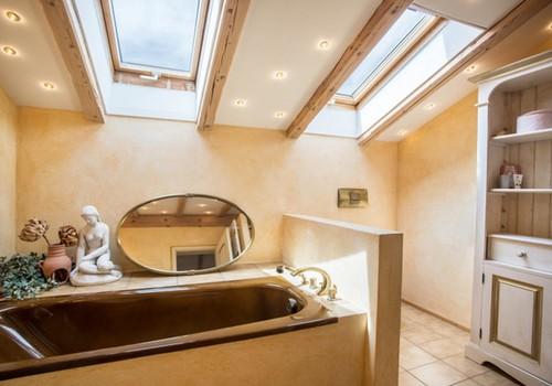 Badewanne und Dusche