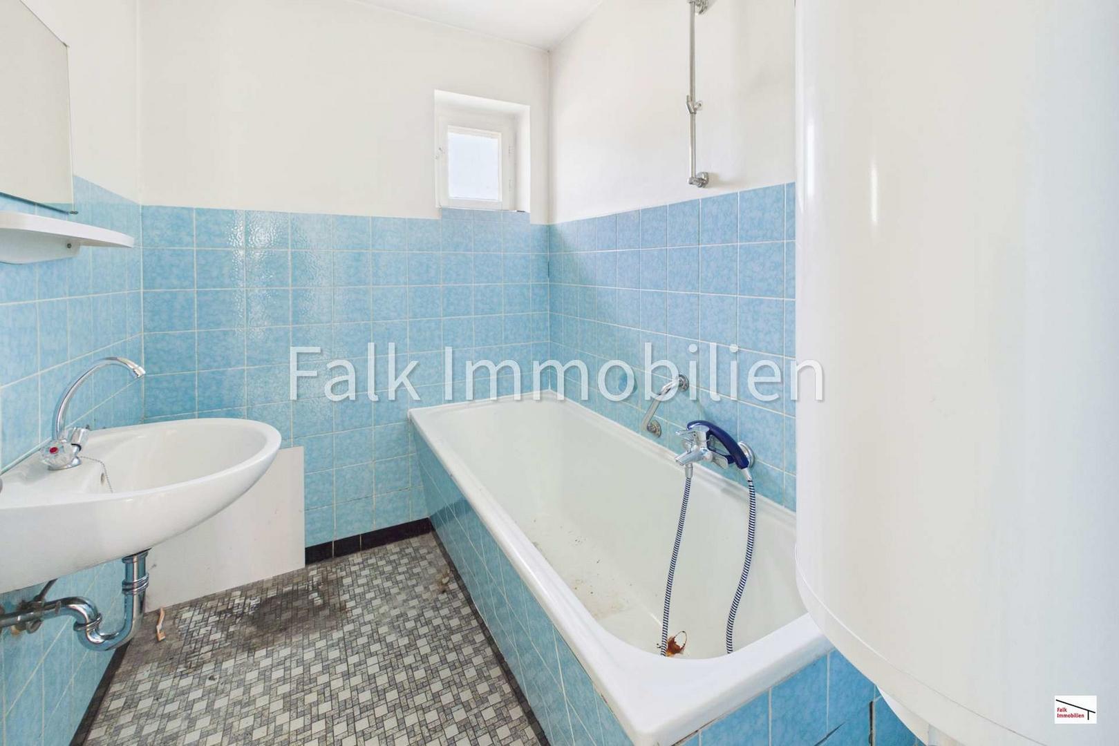 TL-Bad mit Badewanne