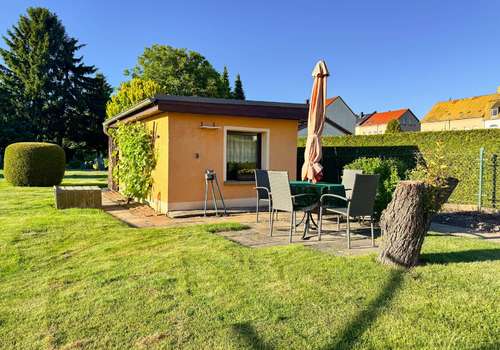 Gartenhaus mit Terrasse