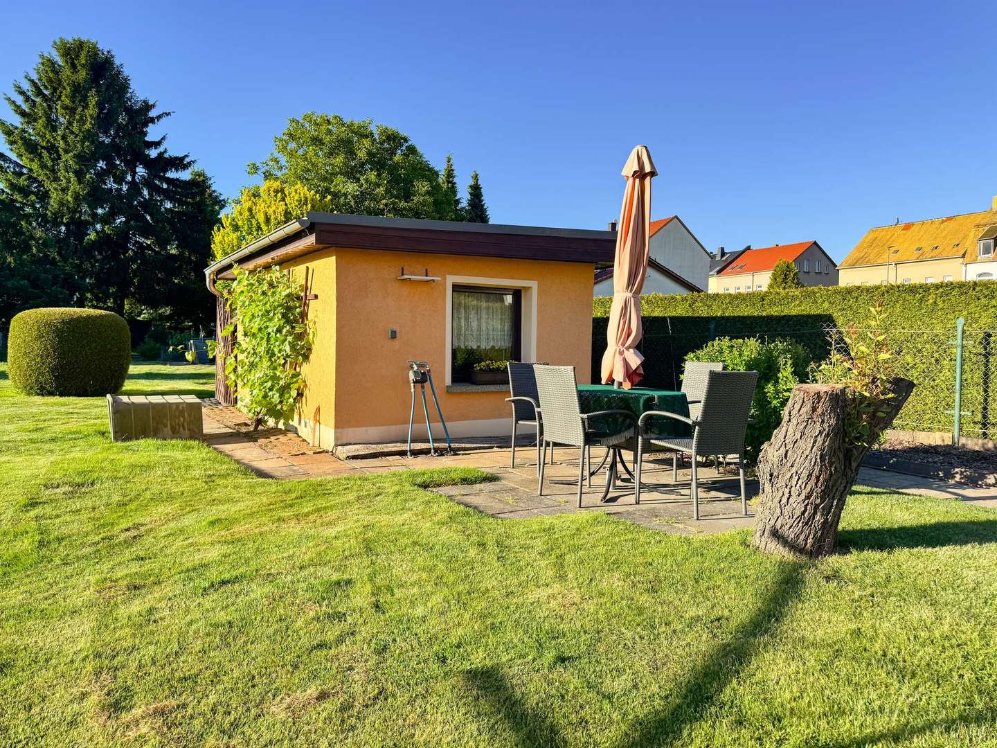Gartenhaus mit Terrasse