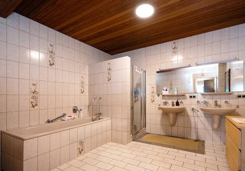 Badezimmer EG