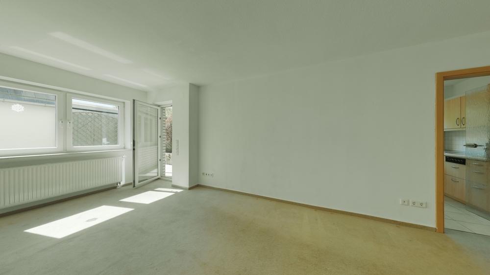 Geräumiges Wohnzimmer
