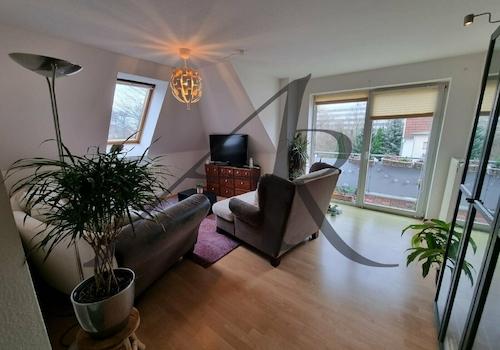Wohnzimmer mit Balkon