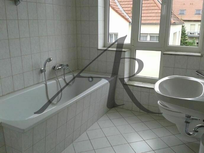 Tageslichtbad mit Badewanne