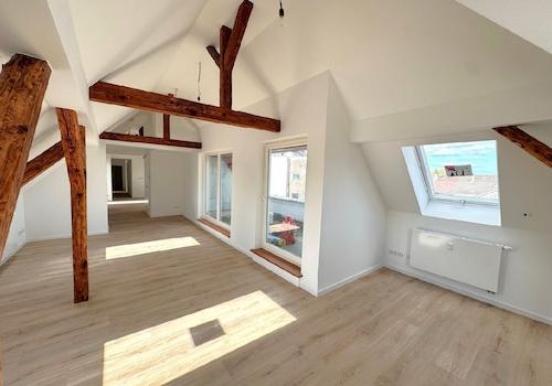 Wohnzimmer + Loggia