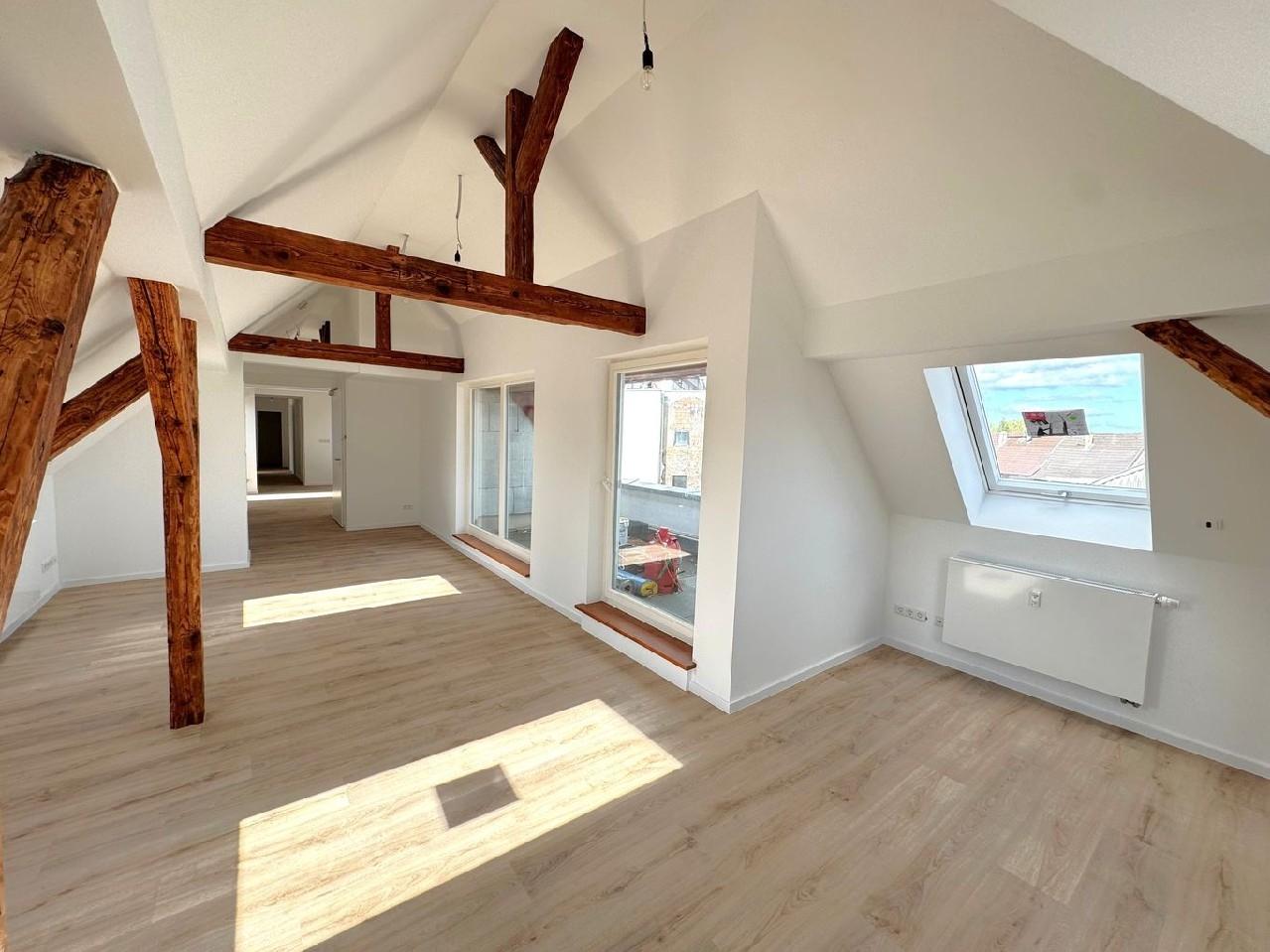 Wohnzimmer + Loggia