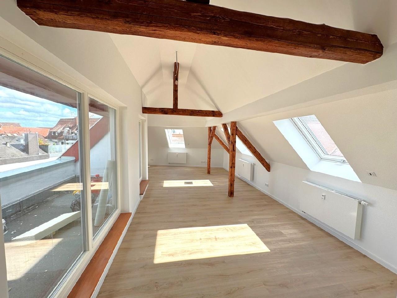 Wohnzimmer + Loggia