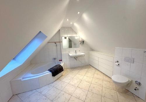 DG TGL-Bad mit Wanne...