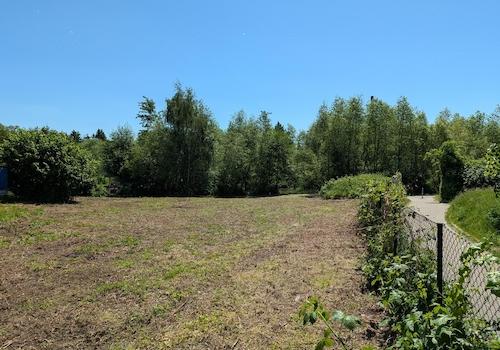 Grundstück mit Geh- und Radweg
