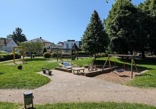 Park mit Spielplatz nebenan