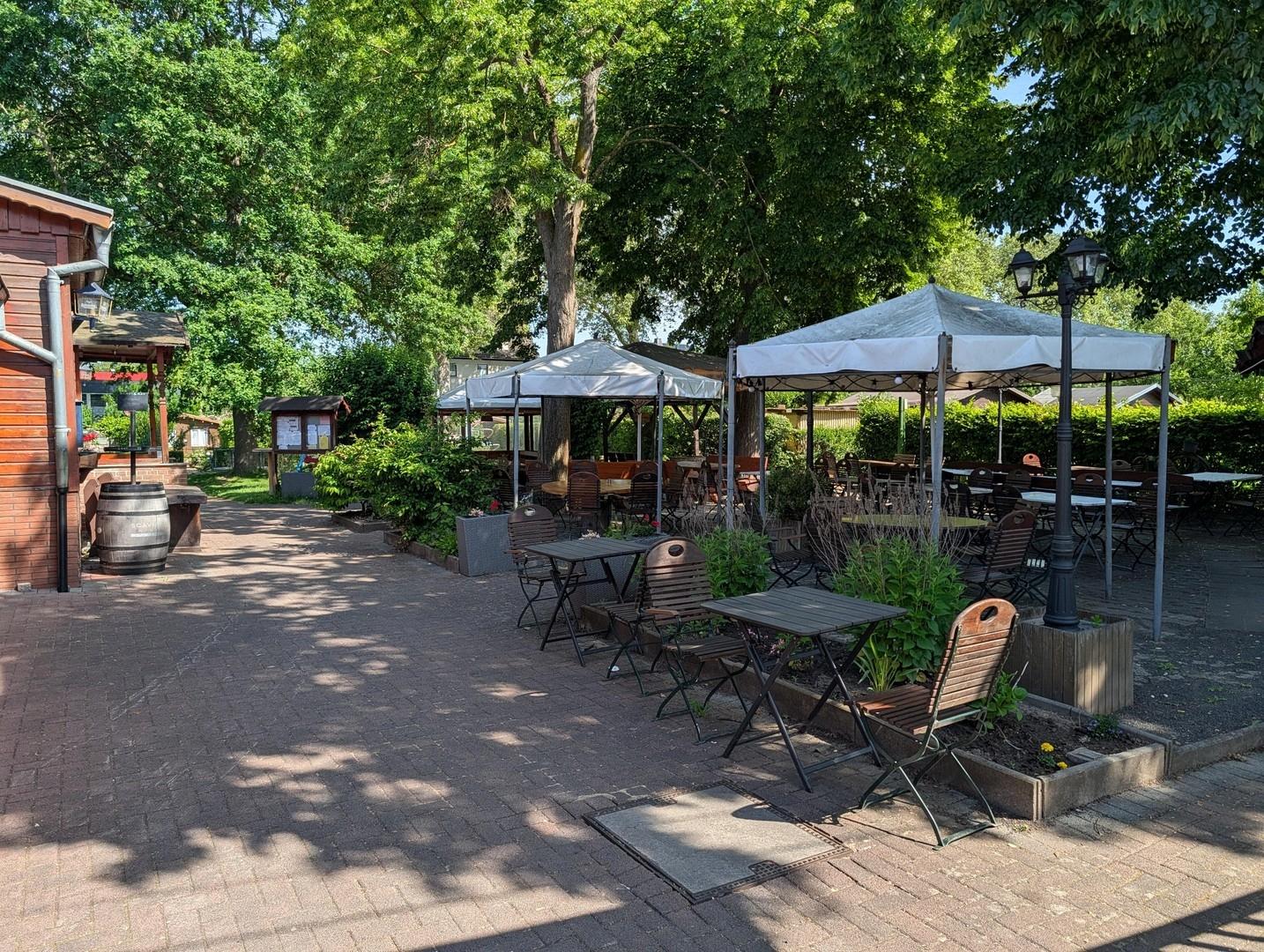 und integriertem Biergarten