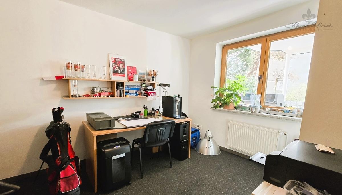 Büro KG  Einlieger