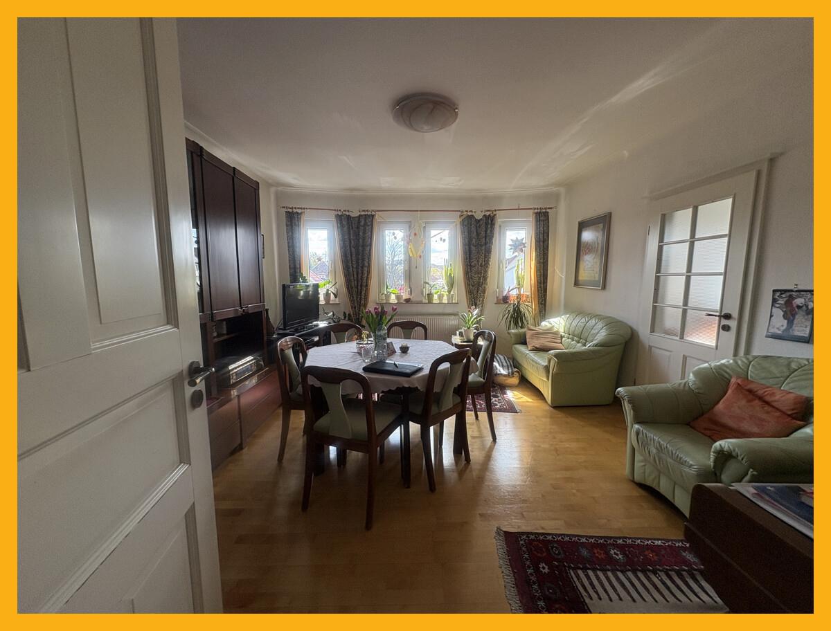 Blick ins Wohnzimmer