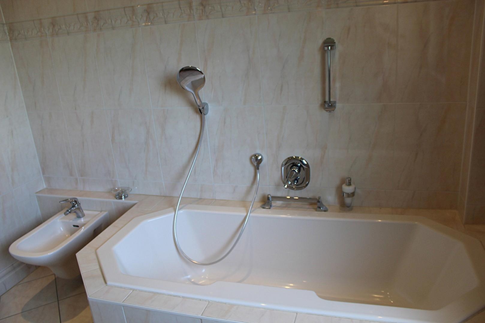 EG Badezimmer mit Bidet