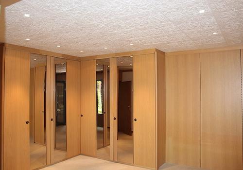 EG Zimmer 1 mit Einbauschrank