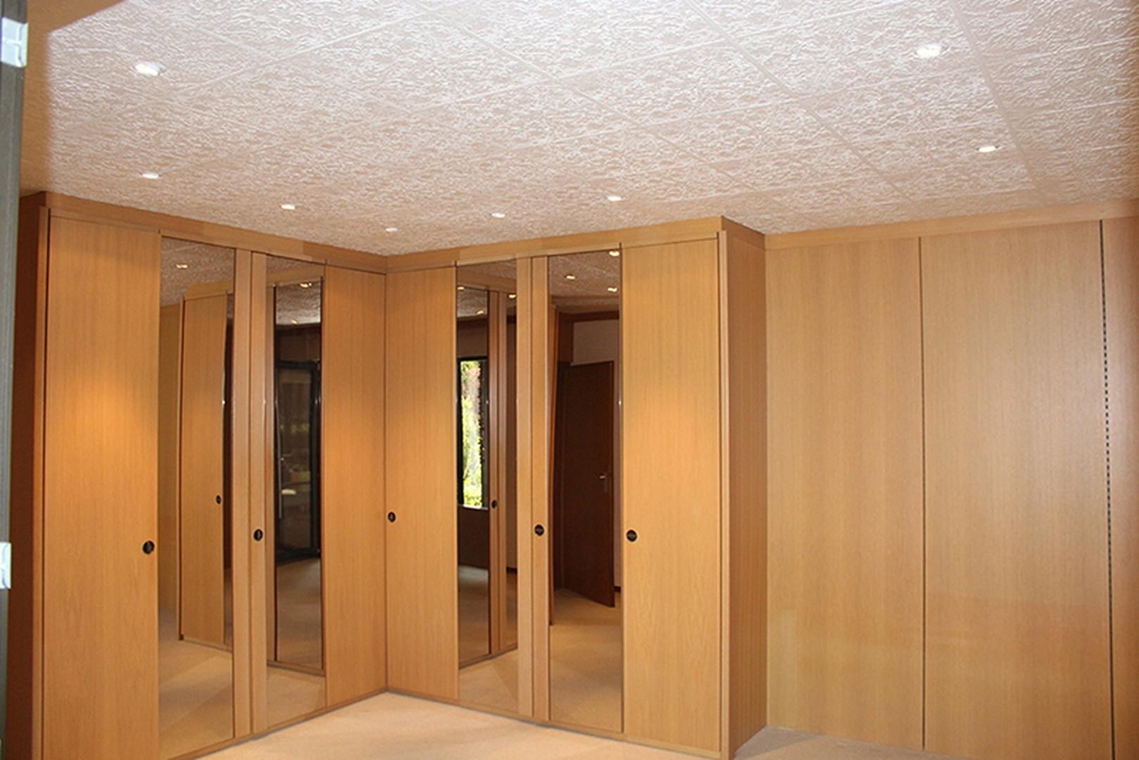 EG Zimmer 1 mit Einbauschrank