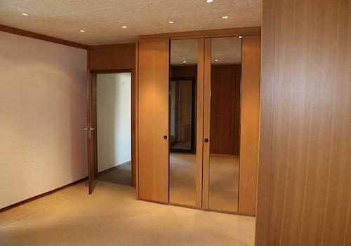 EG Zimmer 1 mit Einbauschrank