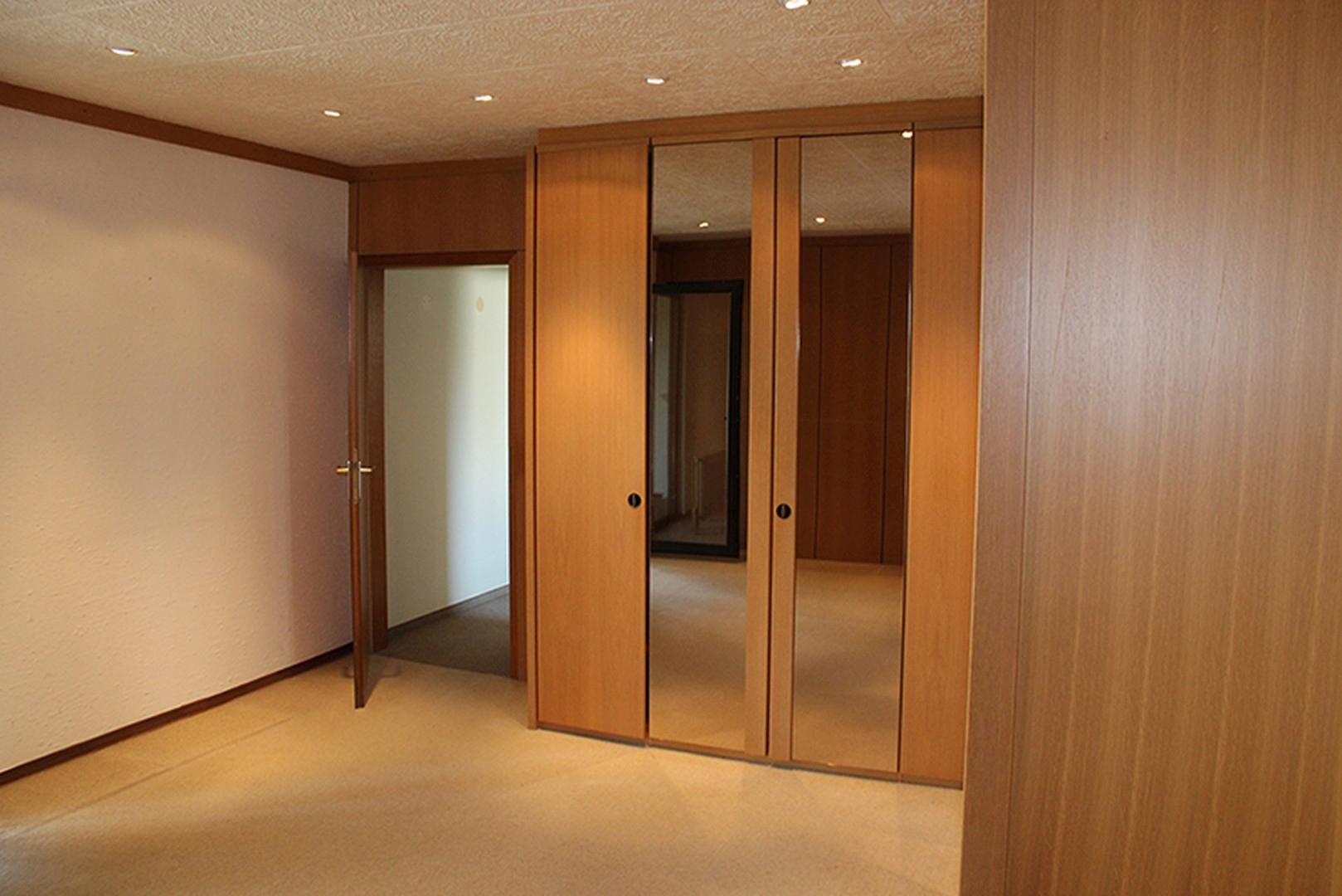 EG Zimmer 1 mit Einbauschrank