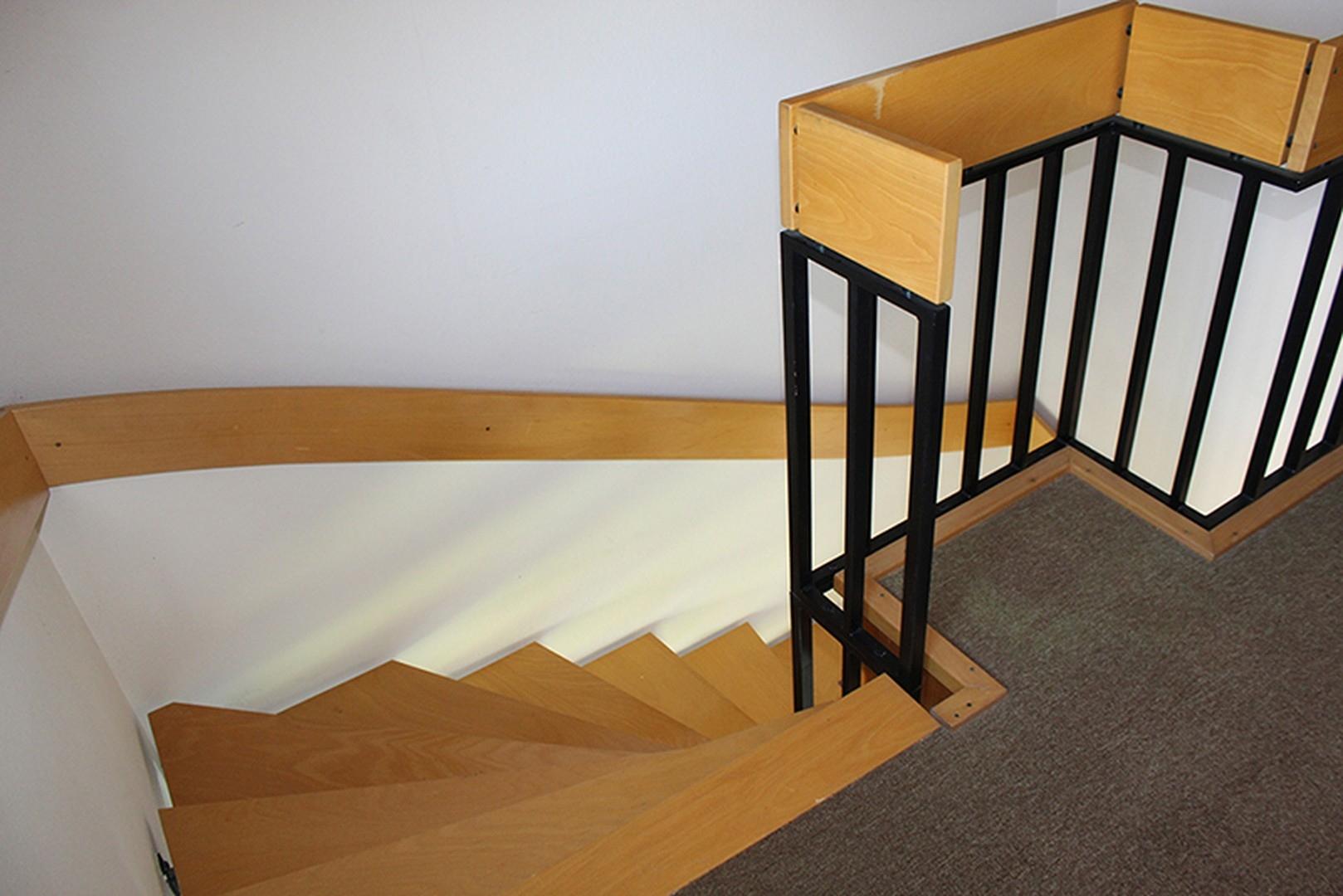 Stahl-Holztreppe von OG ins EG