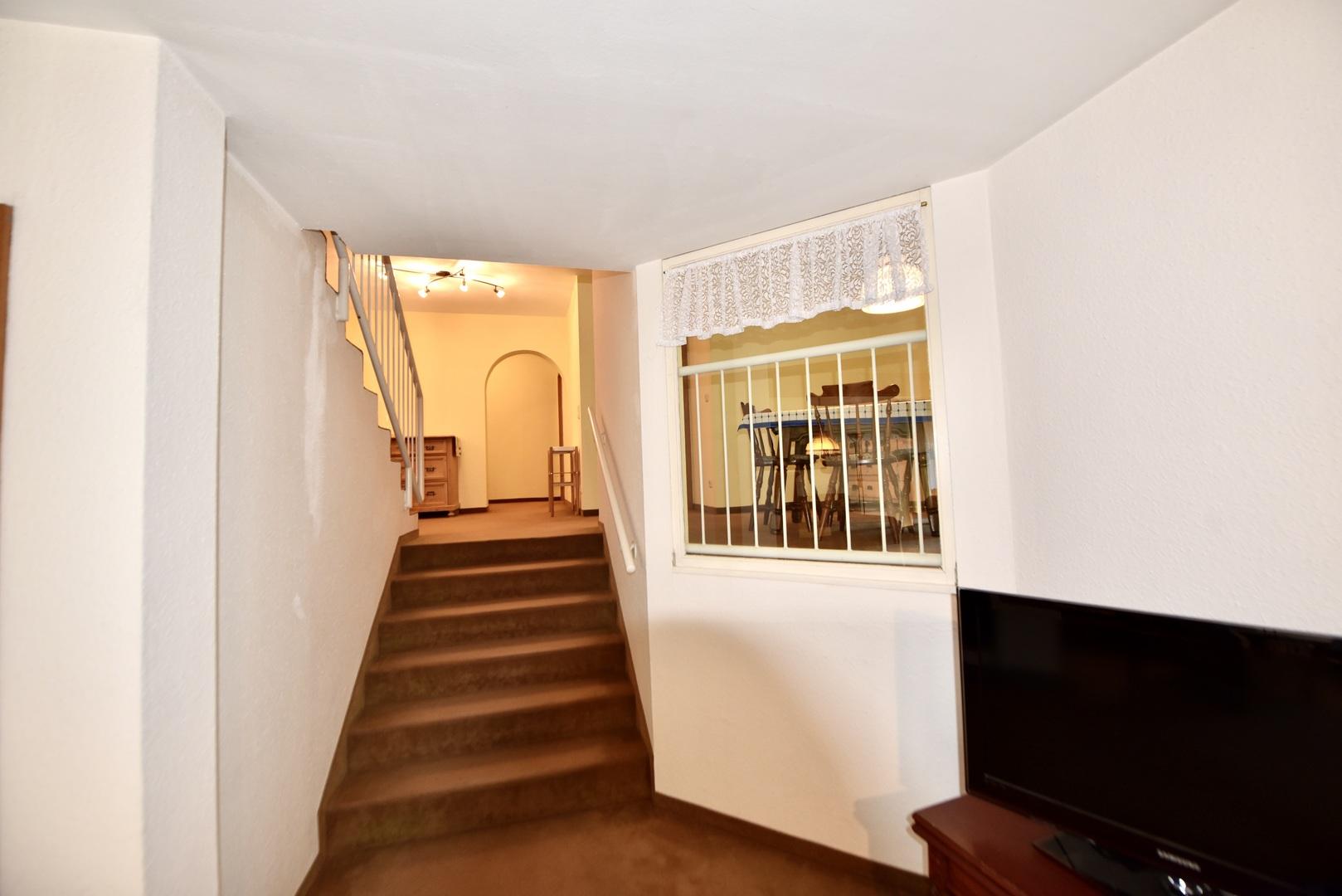 Treppe vom Wohnraum zum Essbereich