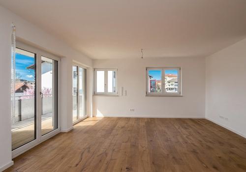 Lichtdurchflutetes Wohn - und Esszimmer
