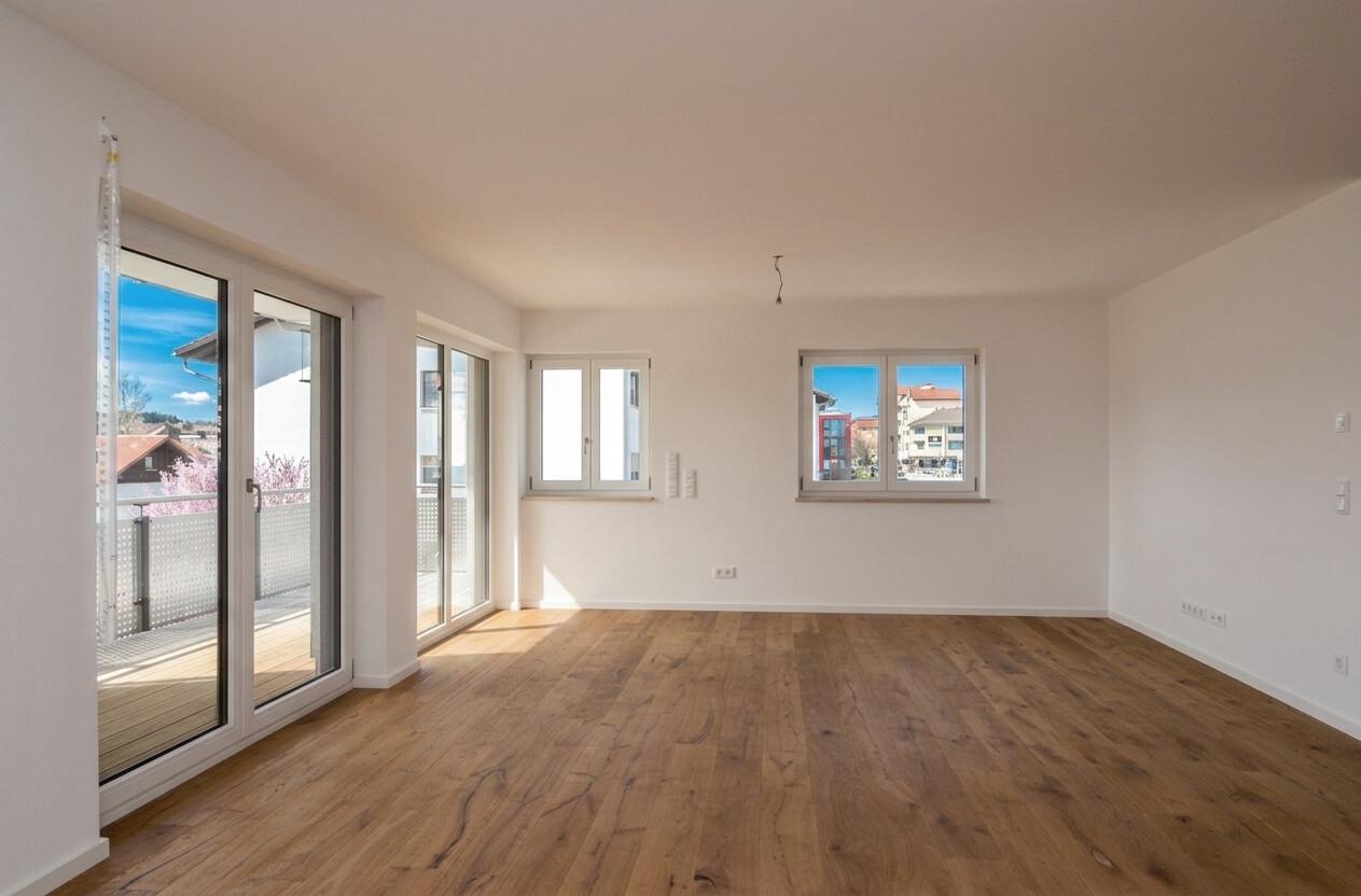 Lichtdurchflutetes Wohn - und Esszimmer