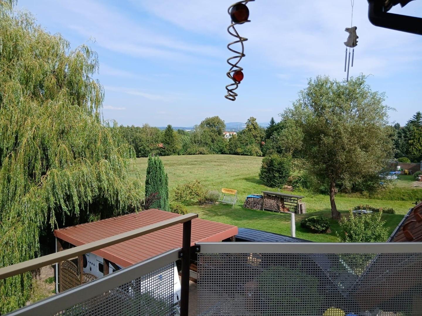 Blick v.Balkon in Garten