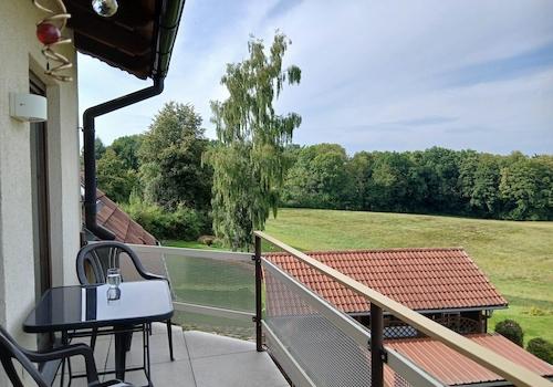 Blick v.Balkon in Garten