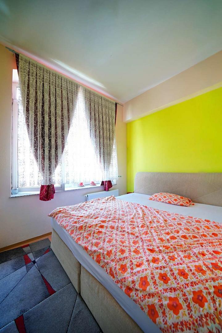 2. Schlafzimmer