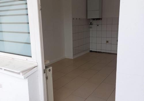 Blick vom Balkon in die Küche
