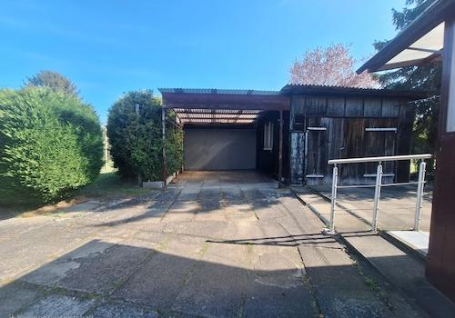 Carport und Nebengebäude