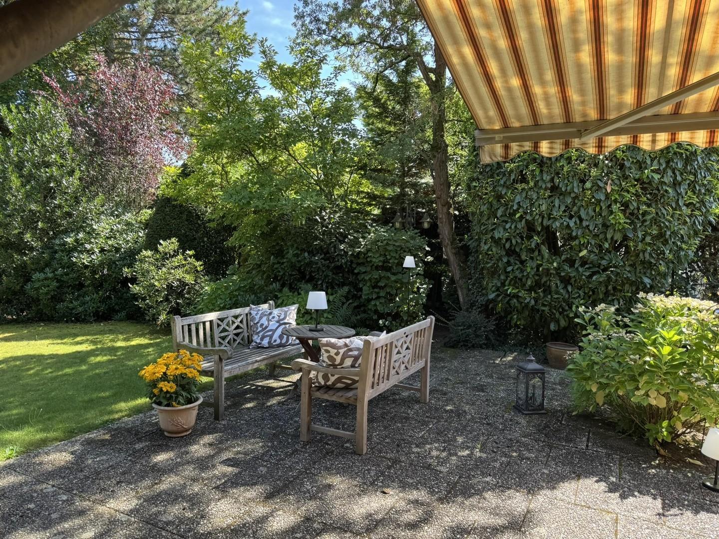 Terrasse mit Garten